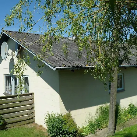 Three-bedroom Holiday In 4 *